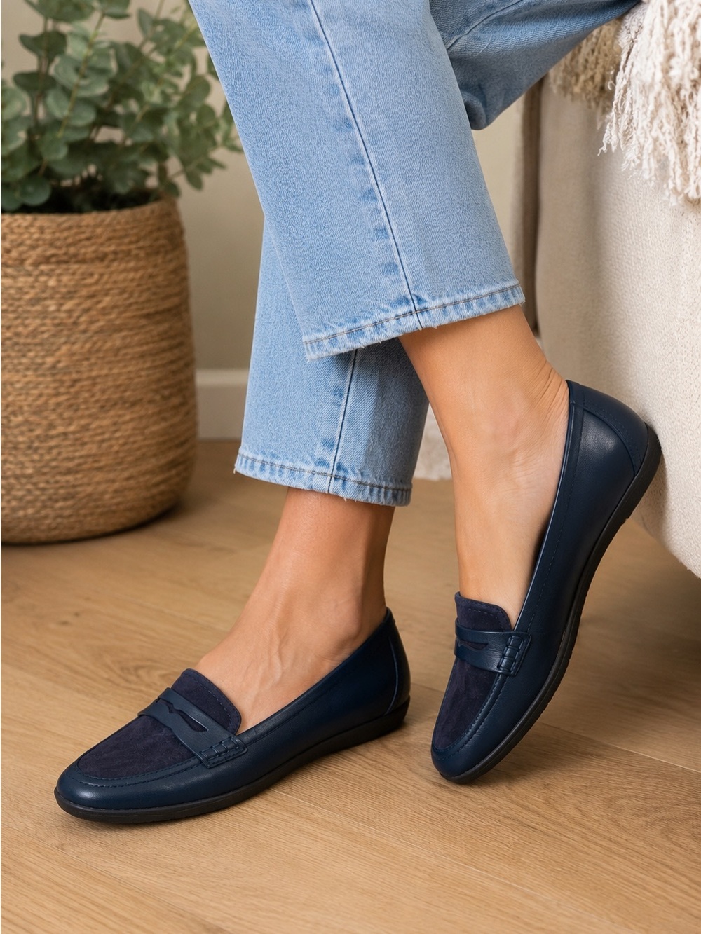 Naturalizer Finley Navy Leather & Suede Penny Loafers | Size 7 | Like New